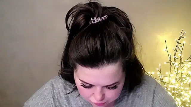 Snapshot of Emily_Mo chatting on November 21, 6:34 am Emily Mo online show from November 21, 6:34 am