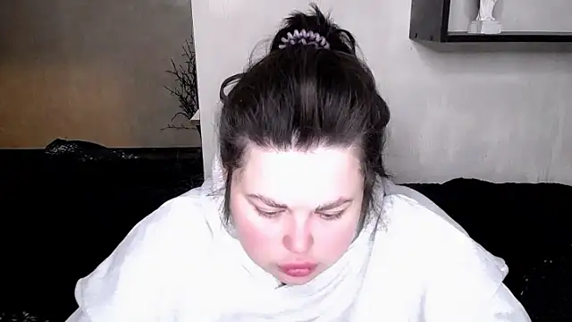 Snapshot of Emily_Mo chatting on October 23, 5:39 am Emily Mo online show from October 23, 5:39 am