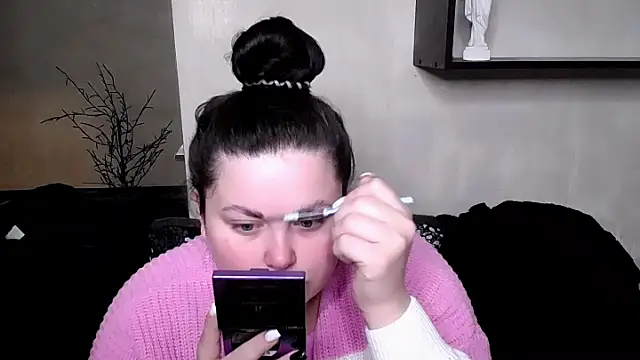 Snapshot of Emily_Mo chatting on November 6, 6:39 am Emily Mo online show from November 6, 6:39 am