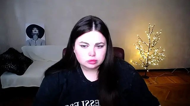 Snapshot of Emily_Mo chatting on June 19, 5:46 am Emily Mo online show from June 19, 5:46 am