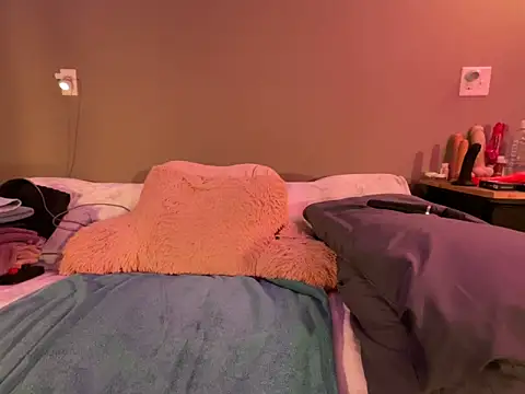 1Lustfully yours online show from April 14, 3:06 pm