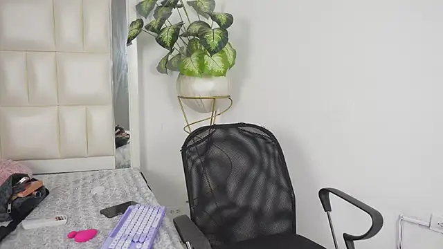 Snapshot of Anais_aradia chatting on September 26, 4:52 am Anais aradia online show from September 26, 4:52 am