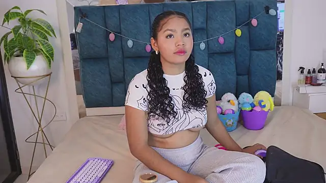 Anais aradia online show from April 1, 6:37 am