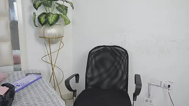 Snapshot of Anais_aradia chatting on September 21, 6:18 am Anais aradia online show from September 21, 6:18 am