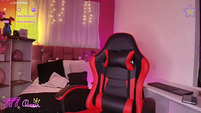 mia thompsonn  online show from March 19, 2:06 pm