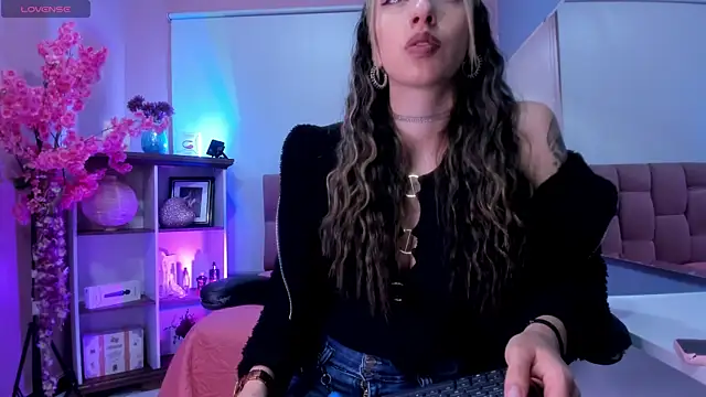 mia thompsonn  online show from November 27, 2:17 pm