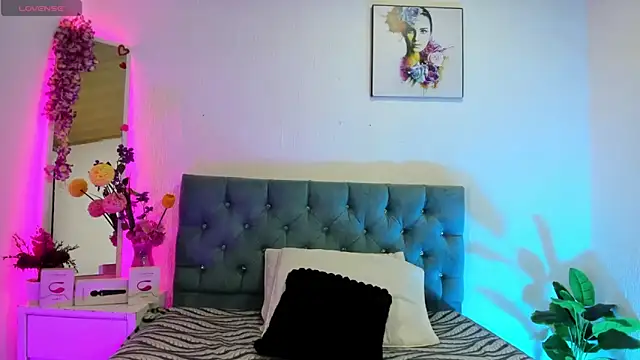 Snapshot of mia_thompsonn_ chatting on February 20, 2:08 pm mia thompsonn online show from February 20, 2:08 pm