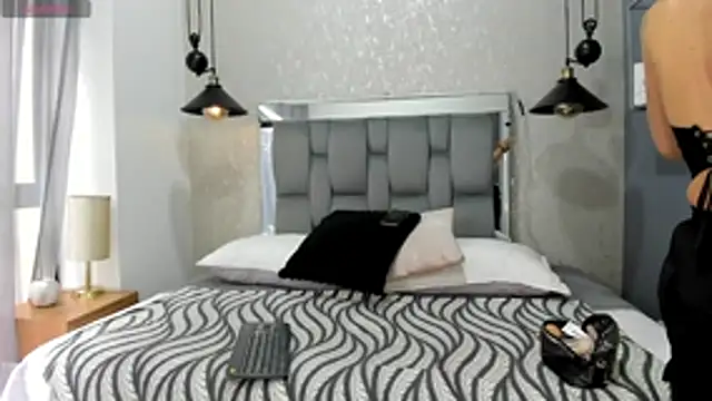 Snapshot of mia_thompsonn_ chatting on June 19, 2:12 pm mia thompsonn online show from June 19, 2:12 pm