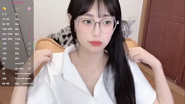 4uoki online show from February 7, 4:26 pm