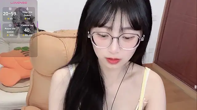 4uoki online show from November 27, 5:35 pm