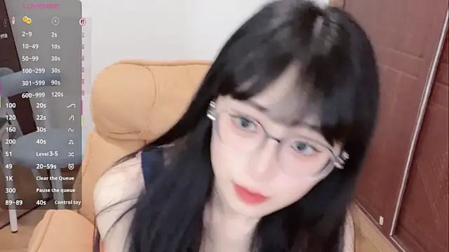 4uoki online show from July 25, 3:51 pm