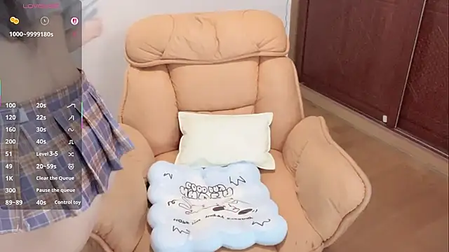 4uoki online show from April 18, 7:58 pm