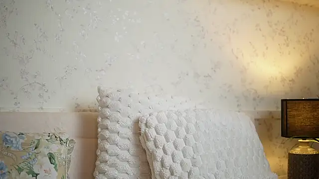 AmyKaiya online show from April 6, 8:32 pm