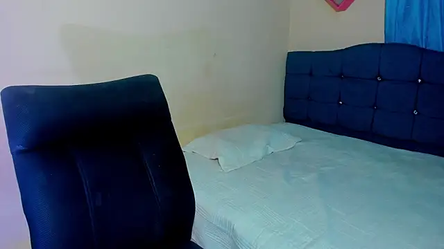 Snapshot of sweet1Girl chatting on November 28, 12:33 am sweet1Girl online show from November 28, 12:33 am