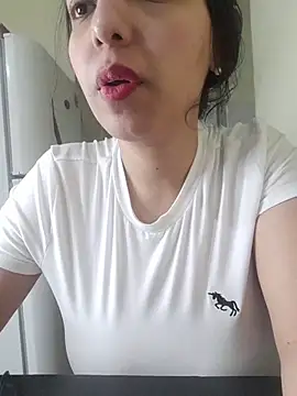 DianiQueenn online show from April 10, 4:19 am