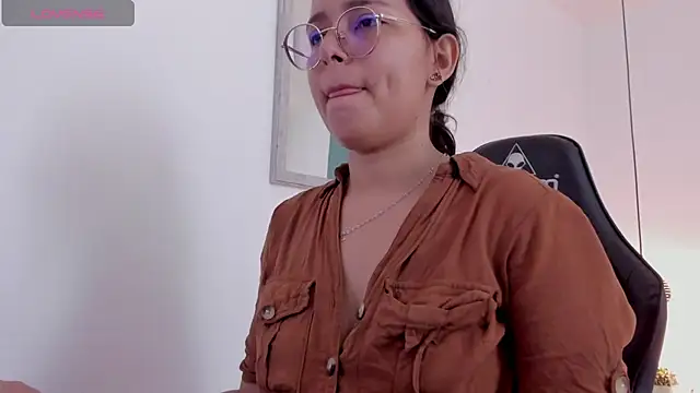 lucy blue28 online show from April 9, 1:06 pm