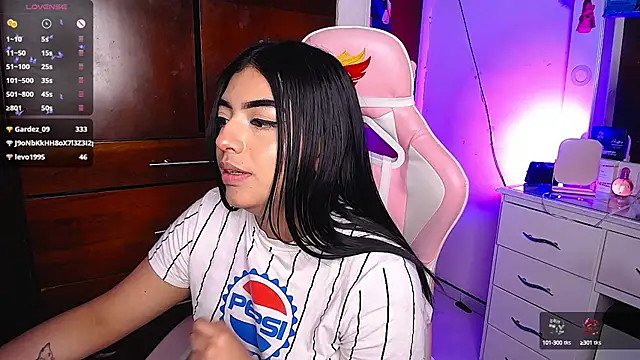 Snapshot of eva_six chatting on March 13, 11:38 pm eva six online show from March 13, 11:38 pm