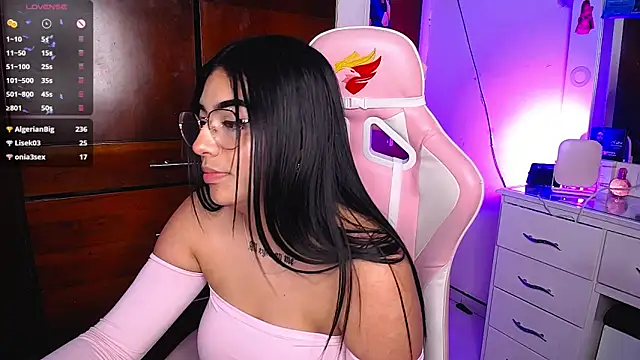 Snapshot of eva_six chatting on March 12, 3:57 am eva six online show from March 12, 3:57 am