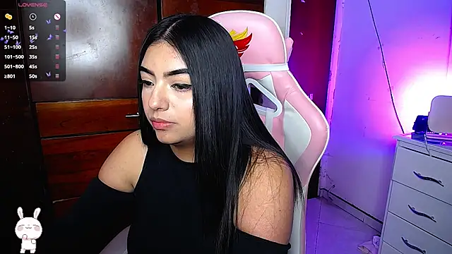 Snapshot of eva_six chatting on December 12, 7:48 pm eva six online show from December 12, 7:48 pm