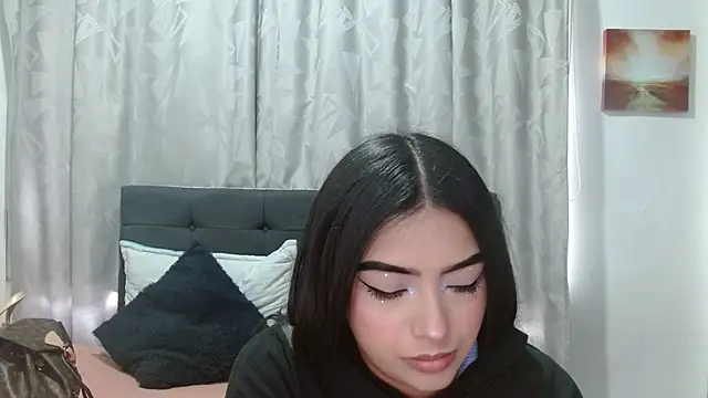 Snapshot of eva_six chatting on October 13, 6:53 pm eva six online show from October 13, 6:53 pm