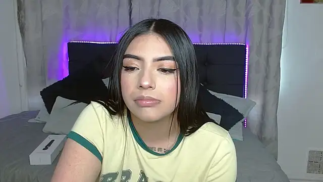 Snapshot of eva_six chatting on October 2, 4:21 pm eva six online show from October 2, 4:21 pm