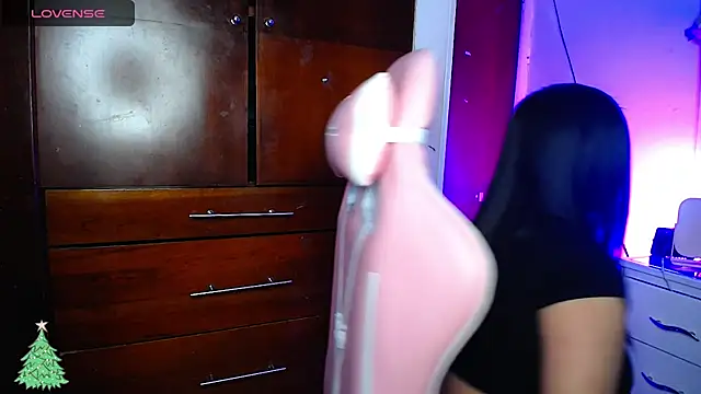 Snapshot of eva_six chatting on December 27, 8:07 pm eva six online show from December 27, 8:07 pm