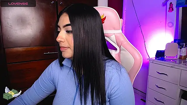 Snapshot of eva_six chatting on February 5, 9:07 pm eva six online show from February 5, 9:07 pm