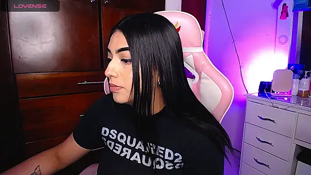 Snapshot of eva_six chatting on February 21, 2:50 am eva six online show from February 21, 2:50 am