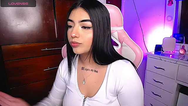 Snapshot of eva_six chatting on March 18, 11:42 pm eva six online show from March 18, 11:42 pm