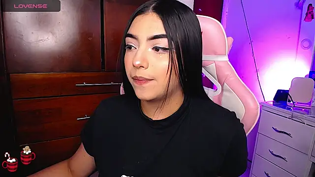 Snapshot of eva_six chatting on January 6, 7:56 pm eva six online show from January 6, 7:56 pm