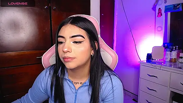 Snapshot of eva_six chatting on March 5, 6:23 pm eva six online show from March 5, 6:23 pm