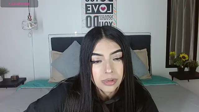 Snapshot of eva_six chatting on October 7, 5:47 pm eva six online show from October 7, 5:47 pm