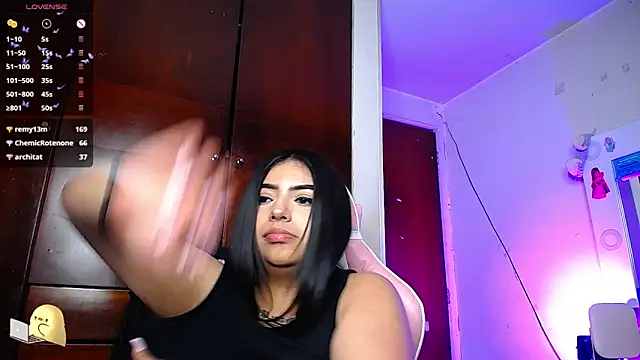 Snapshot of eva_six chatting on December 12, 10:52 pm eva six online show from December 12, 10:52 pm