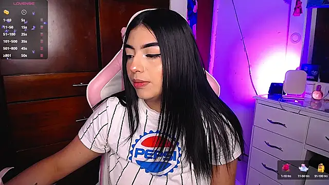 Snapshot of eva_six chatting on March 13, 3:44 am eva six online show from March 13, 3:44 am