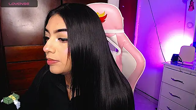 Snapshot of eva_six chatting on January 17, 8:33 pm eva six online show from January 17, 8:33 pm