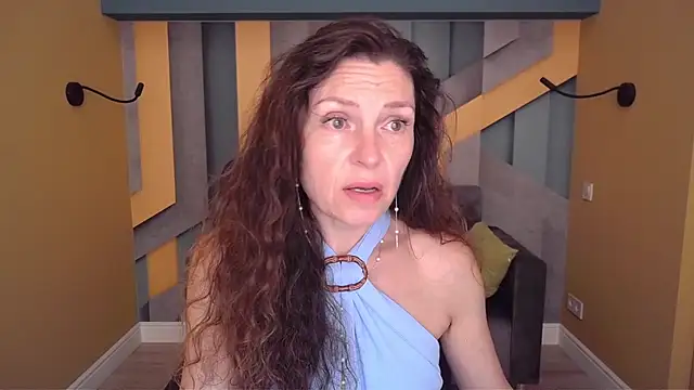 Snapshot of EllaLong chatting on June 21, 11:27 am EllaLong online show from June 21, 11:27 am