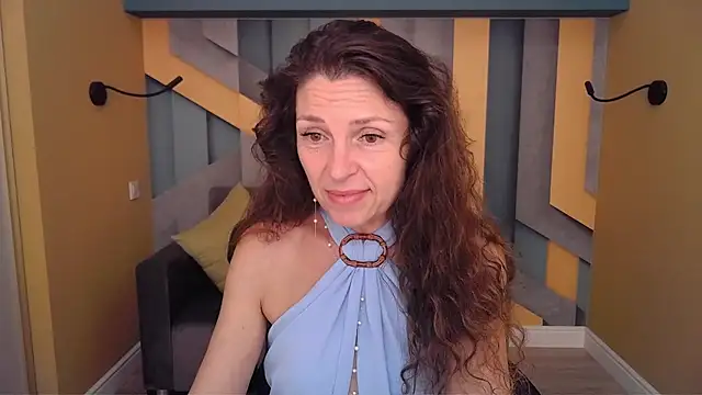 Snapshot of EllaLong chatting on July 3, 11:28 am EllaLong online show from July 3, 11:28 am