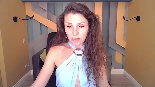 Snapshot of EllaLong chatting on June 27, 11:27 am EllaLong online show from June 27, 11:27 am