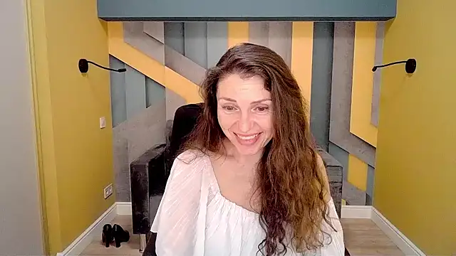 EllaLong online show from February 15, 10:00 pm