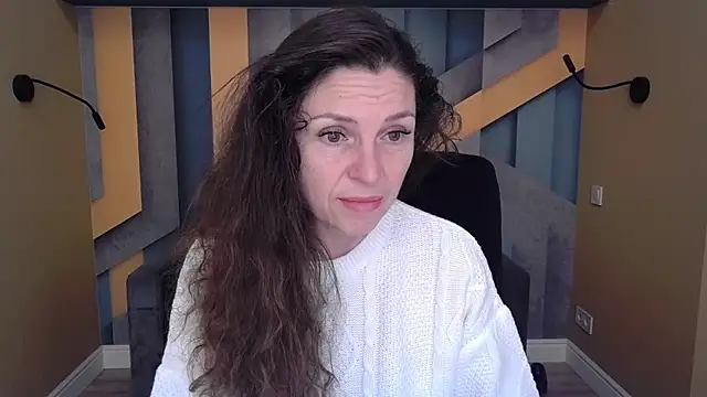 EllaLong online show from October 19, 11:35 am