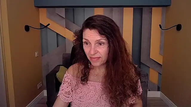 Snapshot of EllaLong chatting on June 26, 11:38 am EllaLong online show from June 26, 11:38 am