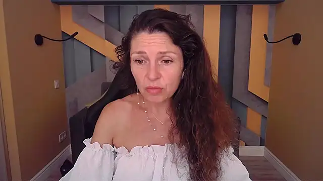 Snapshot of EllaLong chatting on July 4, 11:38 am EllaLong online show from July 4, 11:38 am