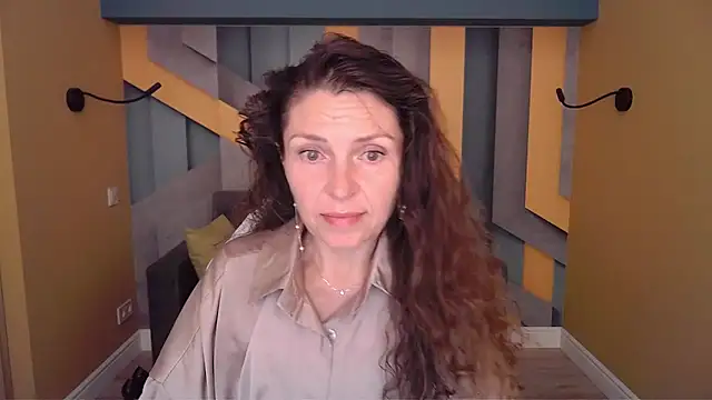 Snapshot of EllaLong chatting on July 15, 11:50 am EllaLong online show from July 15, 11:50 am