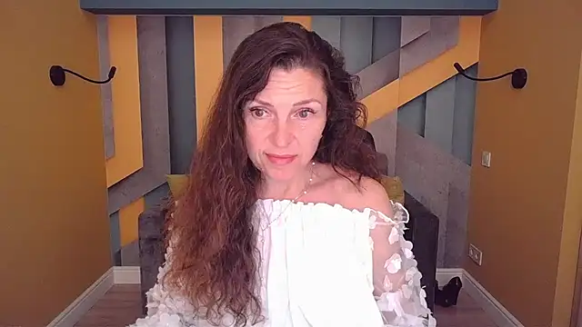 EllaLong online show from May 22, 11:30 am