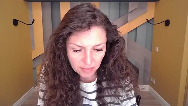 EllaLong online show from April 12, 11:35 am