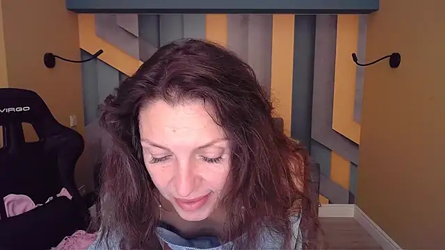 Snapshot of EllaLong chatting on July 19, 11:40 am EllaLong online show from July 19, 11:40 am