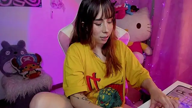 Snapshot of Waifu_Aika chatting on October 21, 8:08 pm Waifu Aika online show from October 21, 8:08 pm