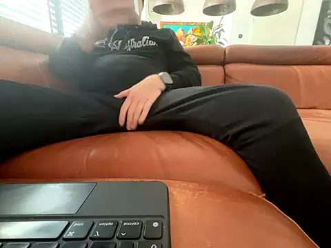 Lovetobenaked4u online show from September 24, 11:17 am