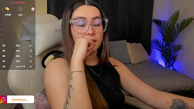 Snapshot of dakottaa_ chatting on November 27, 11:38 pm dakottaa online show from November 27, 11:38 pm