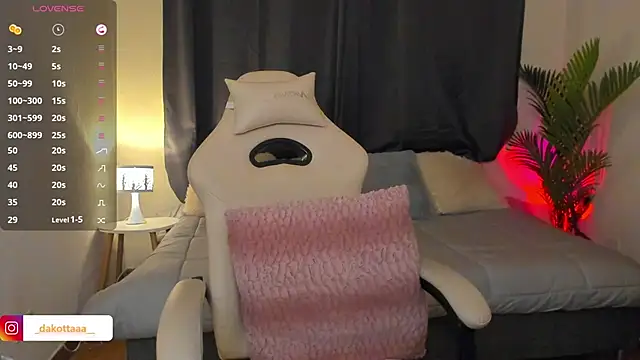 dakottaa  online show from April 2, 12:18 am